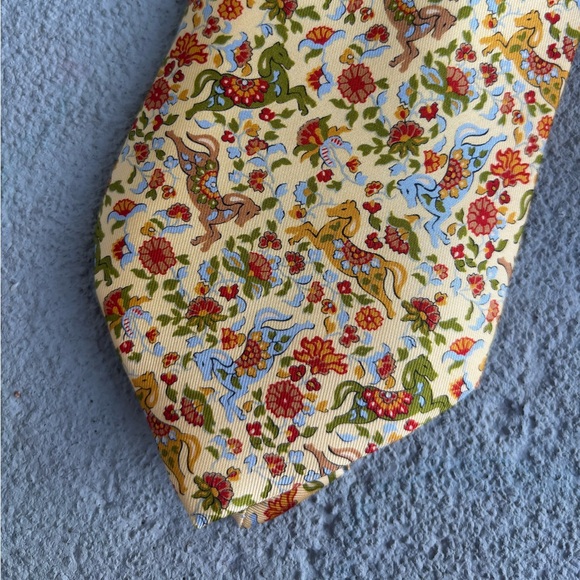 SALVATORE FERRAGAMO Silk Tie Yellow Horses Floral - Picture 4 of 6